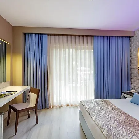 Jacaranda Beach Luxury Club بيليك