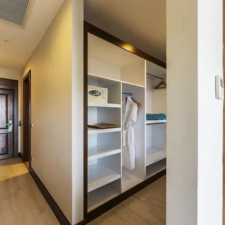 Jacaranda Beach Luxury Club 5* بيليك