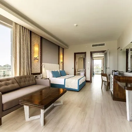 Jacaranda Beach Luxury Club